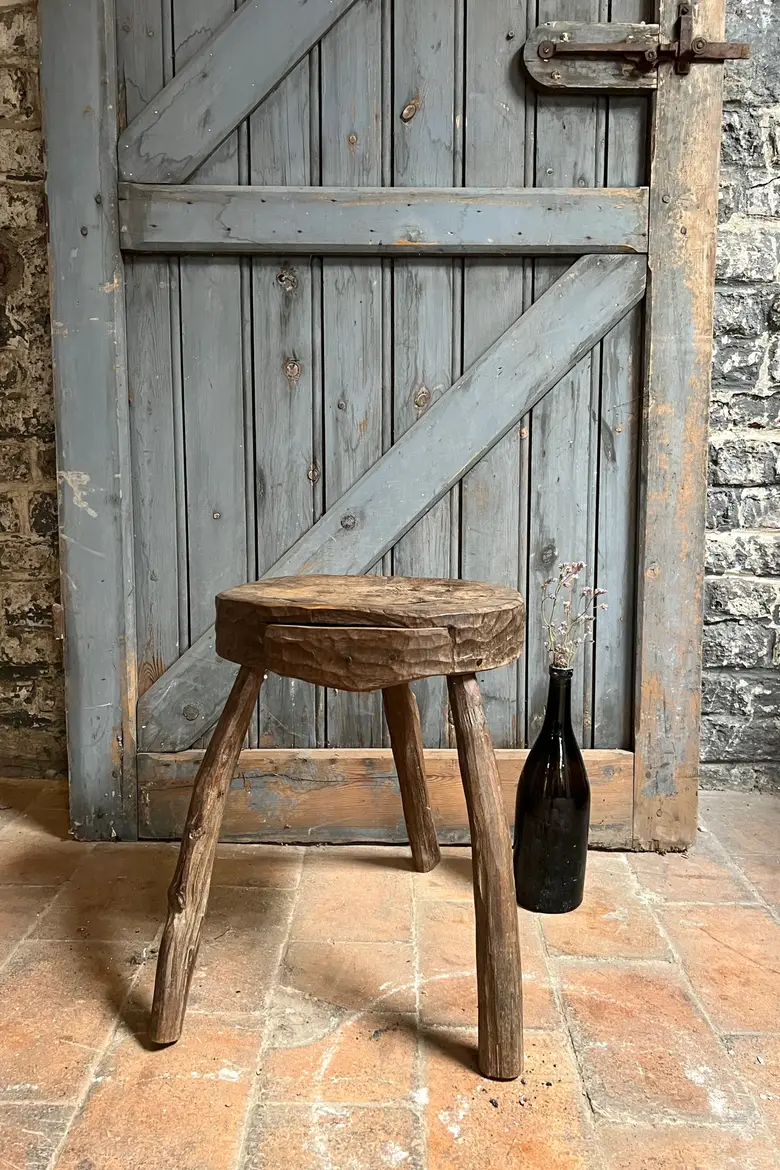 Tabouret primitif en bois Début XXème