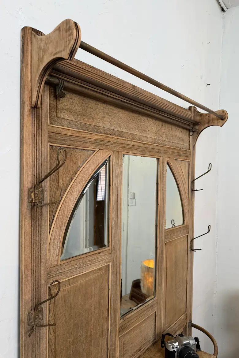 Vestiaire d’entrée en chêne — début XXe