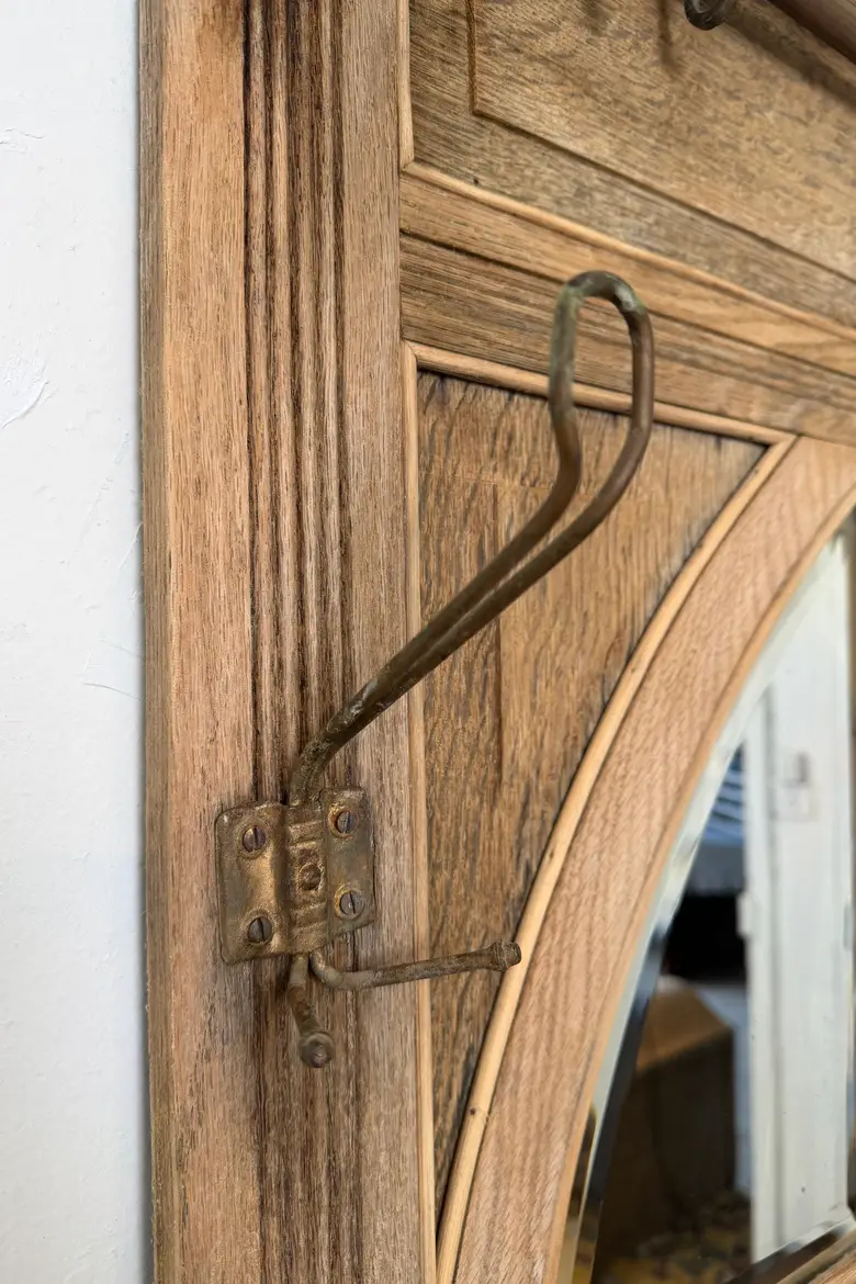 Vestiaire d’entrée en chêne — début XXe