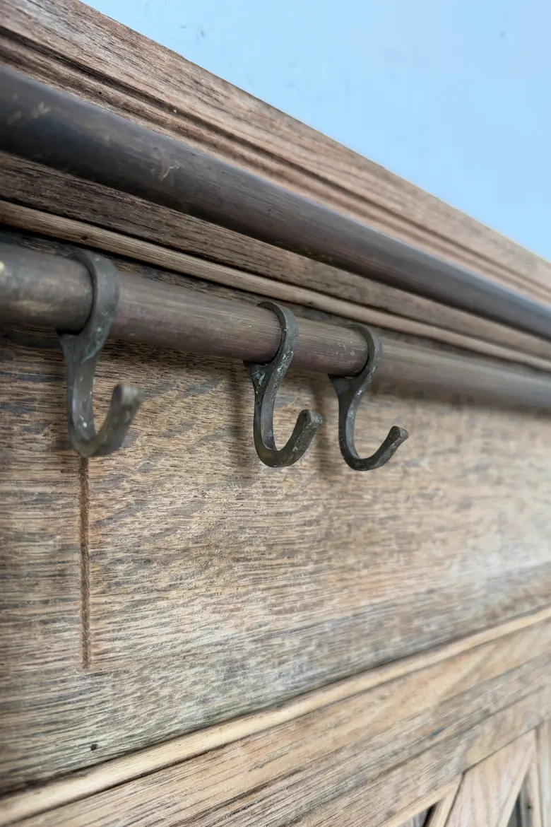 Vestiaire d’entrée en chêne — début XXe