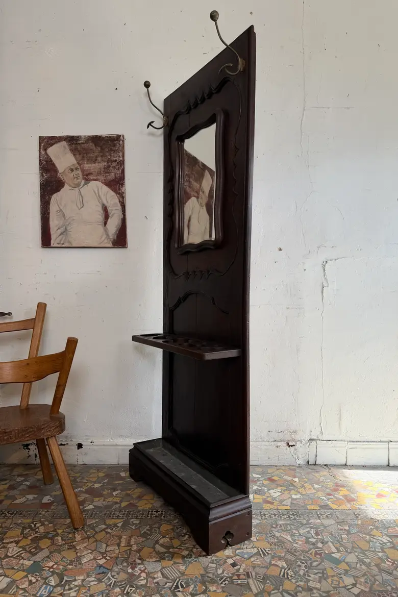 Vestiaire d’entrée en noyer – XVIIIe siècle — Vestiaire d’entrée en noyer – XVIIIe siècle