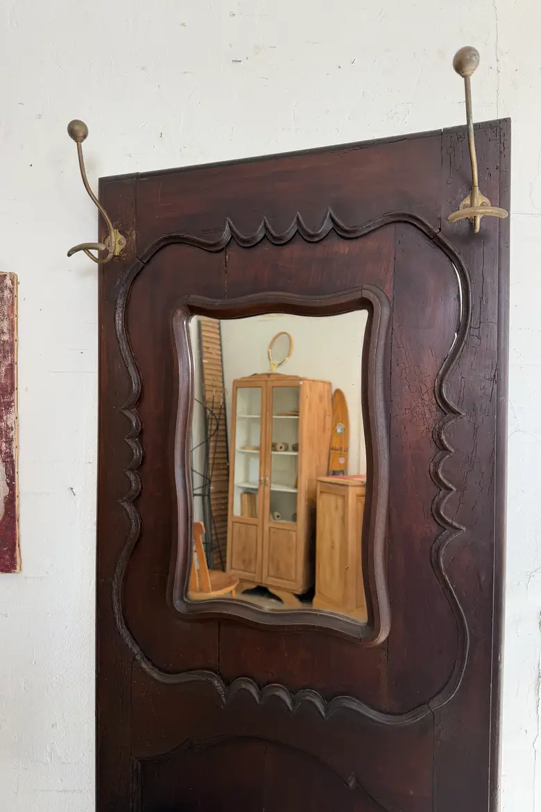 Vestiaire d’entrée en noyer – XVIIIe siècle — Vestiaire d’entrée en noyer – XVIIIe siècle