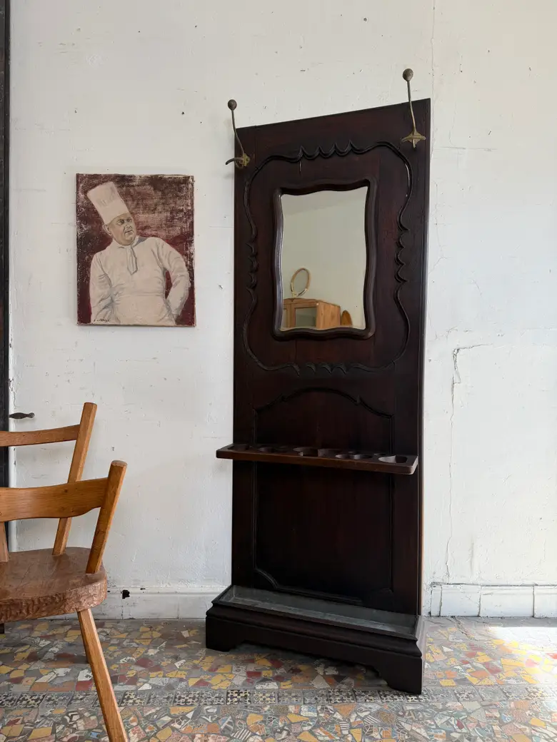 Vestiaire d’entrée en noyer – XVIIIe siècle — Vestiaire d’entrée en noyer – XVIIIe siècle