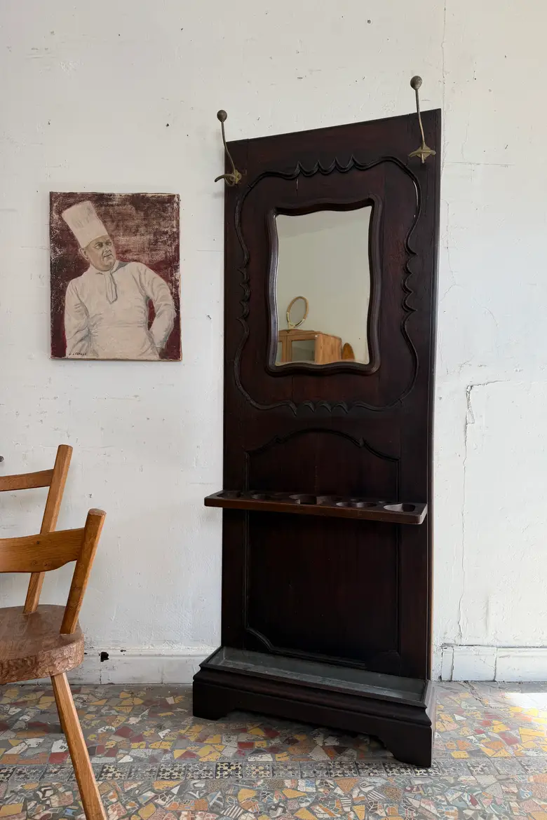 Vestiaire d’entrée en noyer – XVIIIe siècle — Vestiaire d’entrée en noyer – XVIIIe siècle