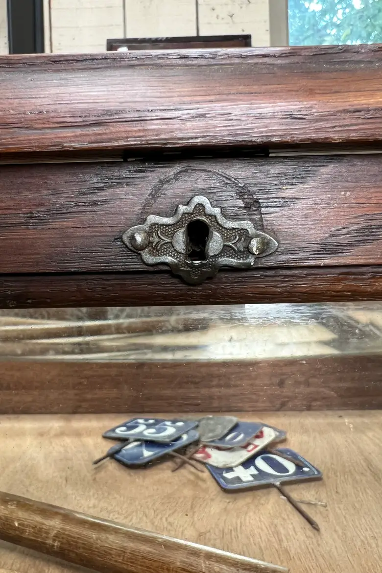 Vitrine à poser en chêne