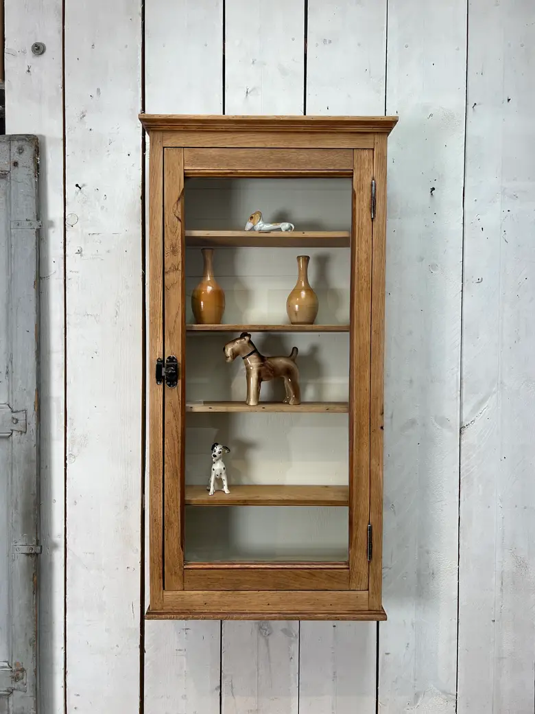 Vitrine à suspendre en chêne