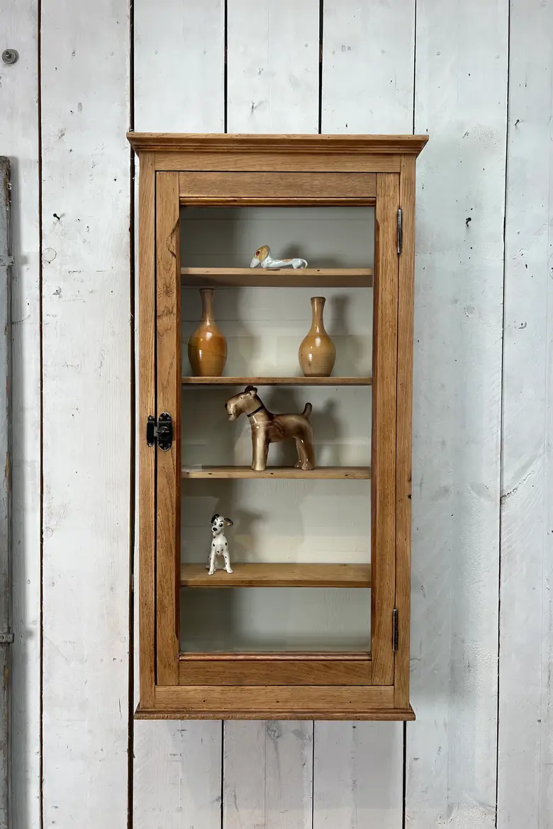 Vitrine à suspendre en chêne
