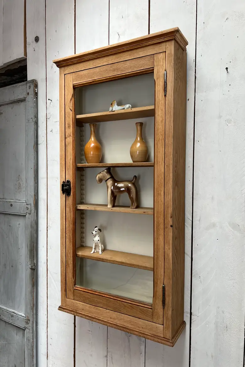 Vitrine à suspendre en chêne