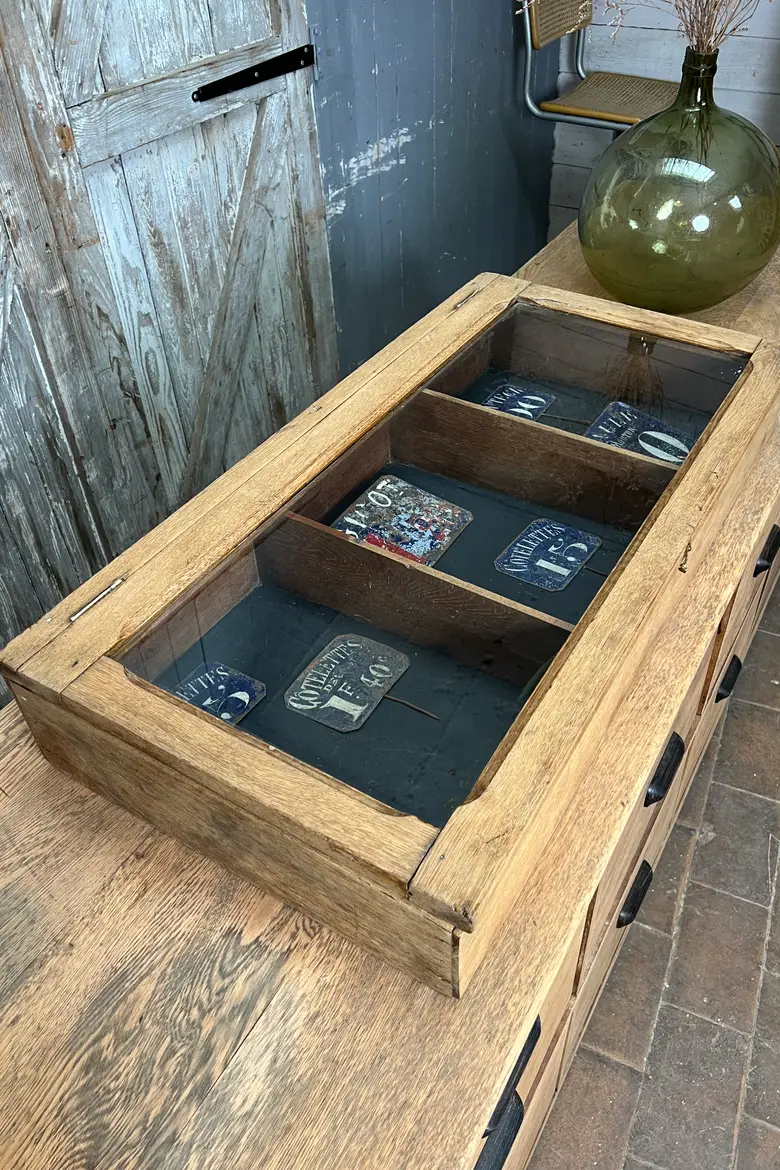 Vitrine de bijoutier en chêne