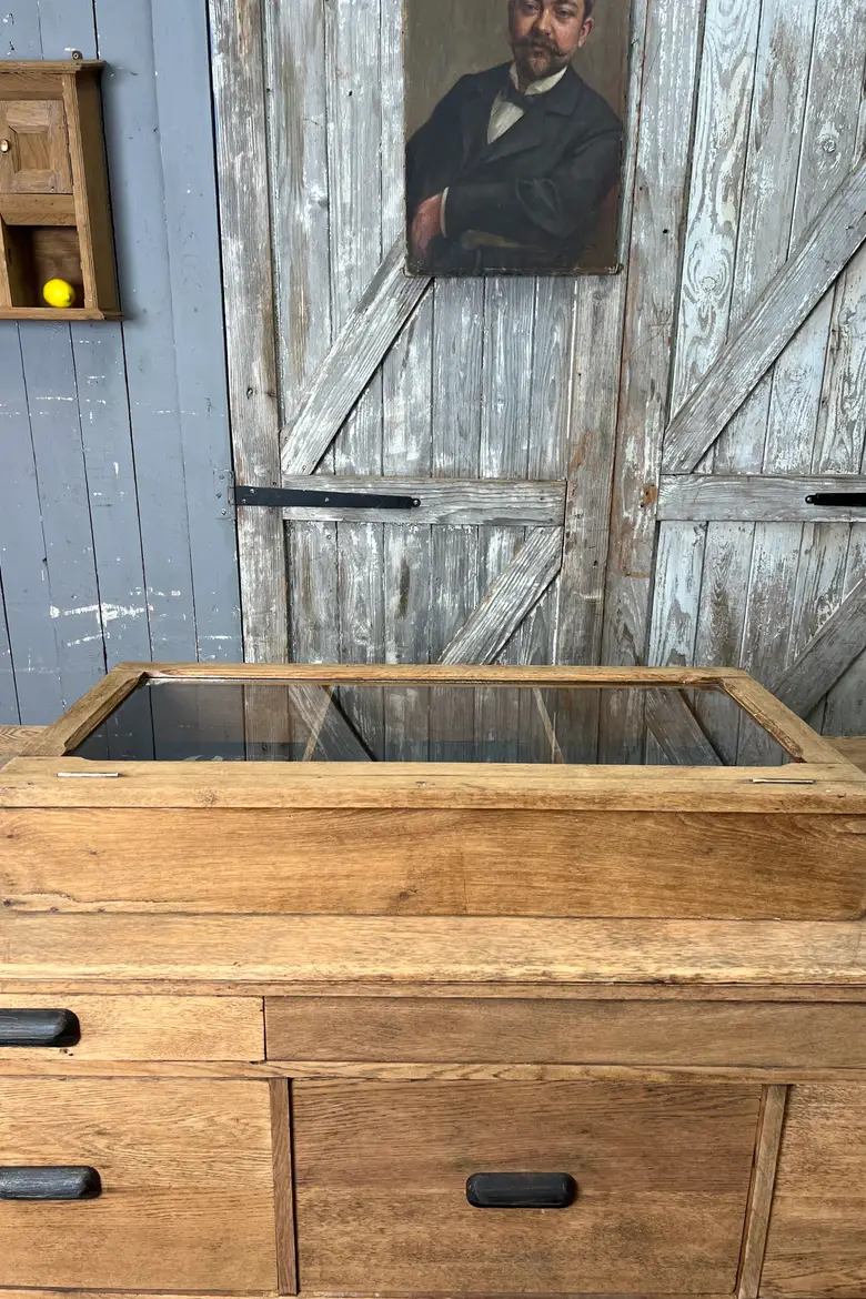 Vitrine de bijoutier en chêne