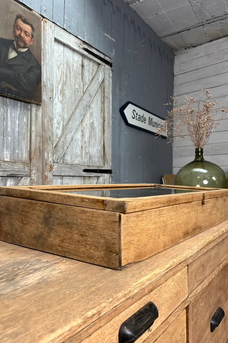 Vitrine de bijoutier en chêne
