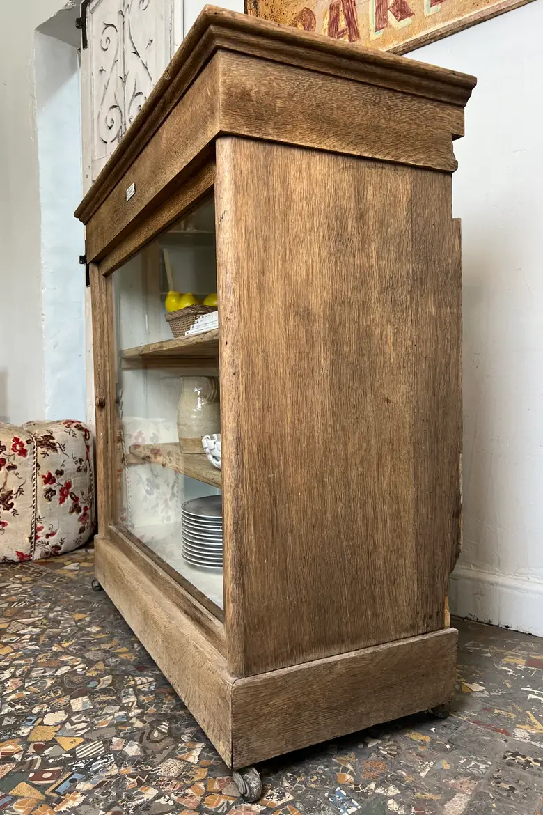 Vitrine de commerce en chêne