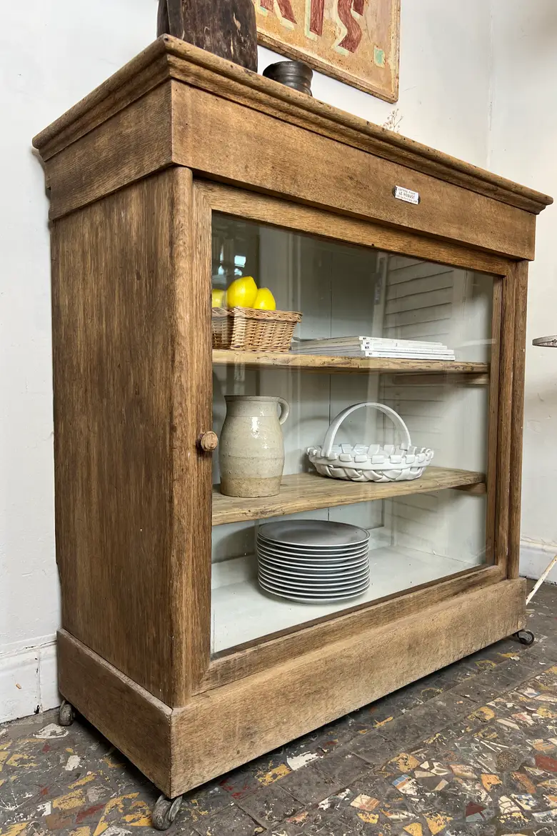 Vitrine de commerce en chêne