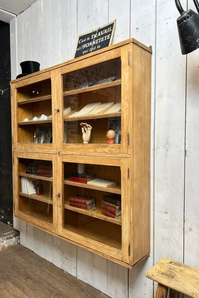 Vitrine de commerce murale