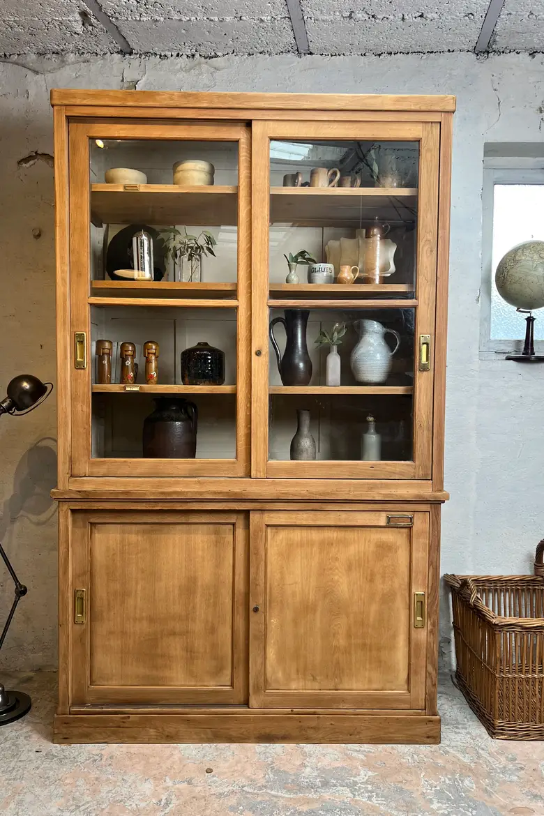 Vitrine de musée en chêne