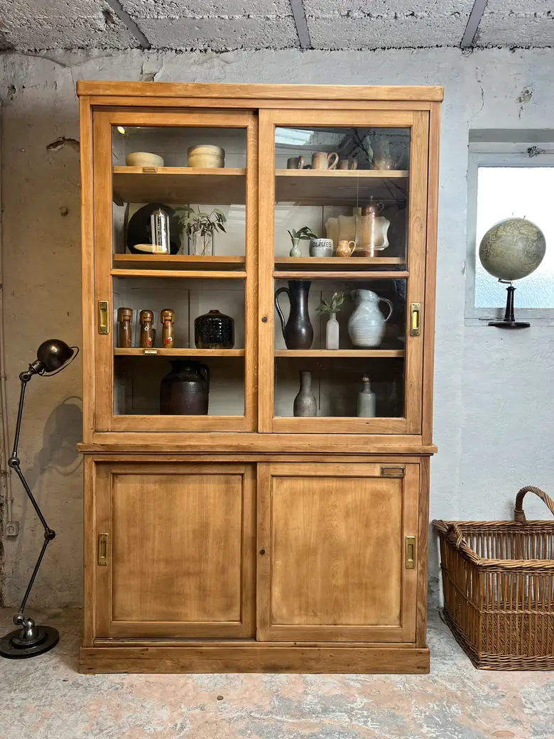 Vitrine de musée en chêne
