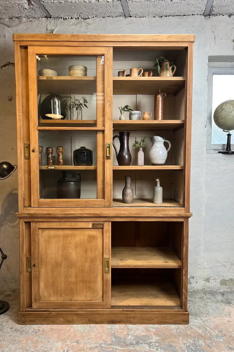 Vitrine de musée en chêne
