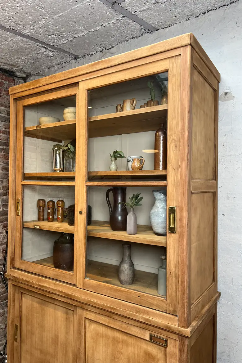 Vitrine de musée en chêne