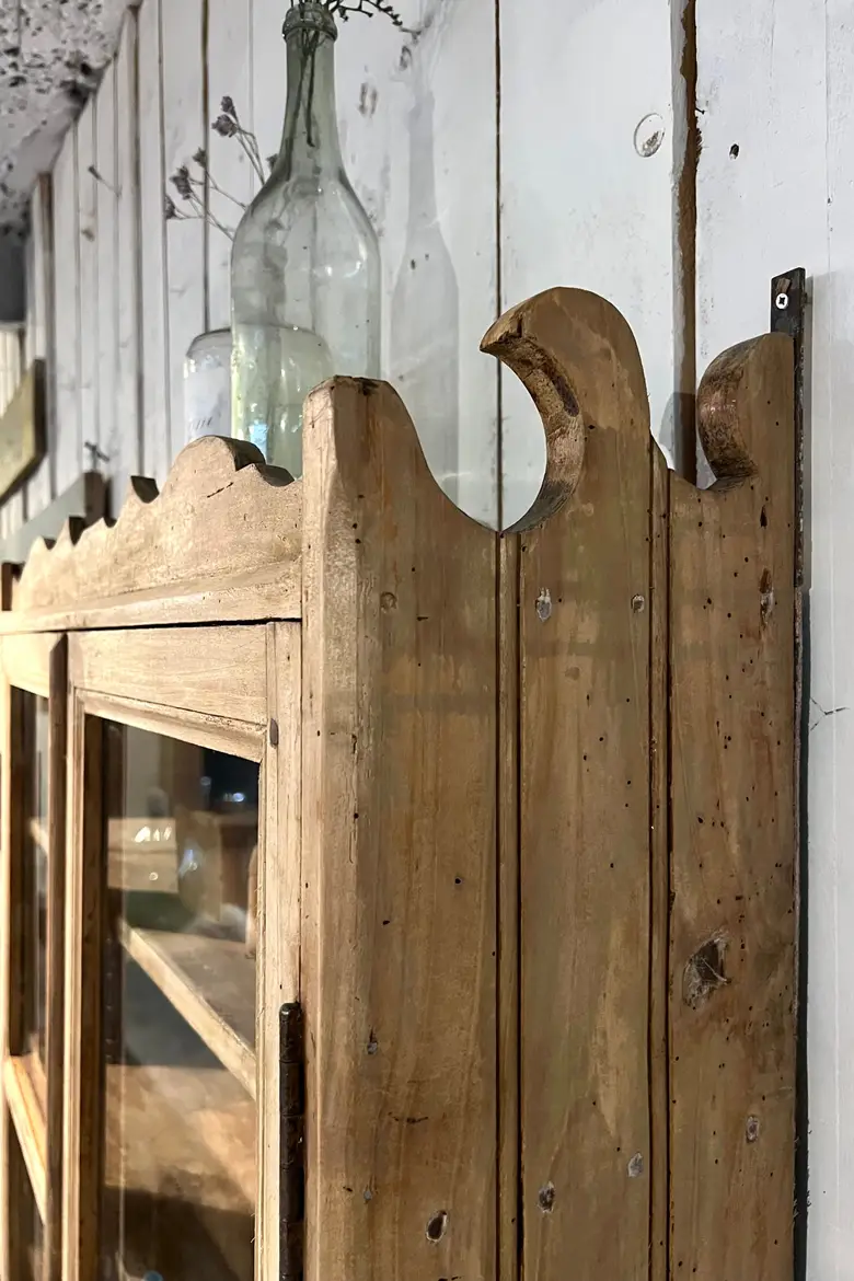 Vitrine d’épicerie en bois à suspendre 1920