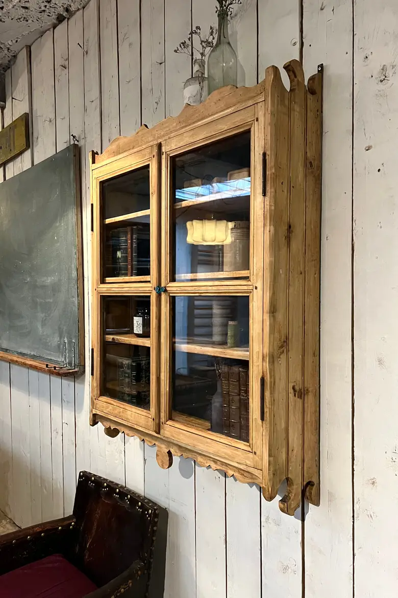 Vitrine d’épicerie en bois à suspendre 1920