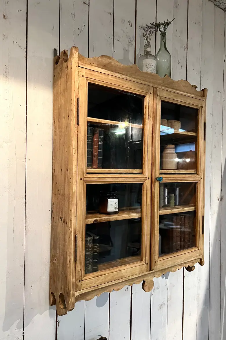 Vitrine d’épicerie en bois à suspendre 1920