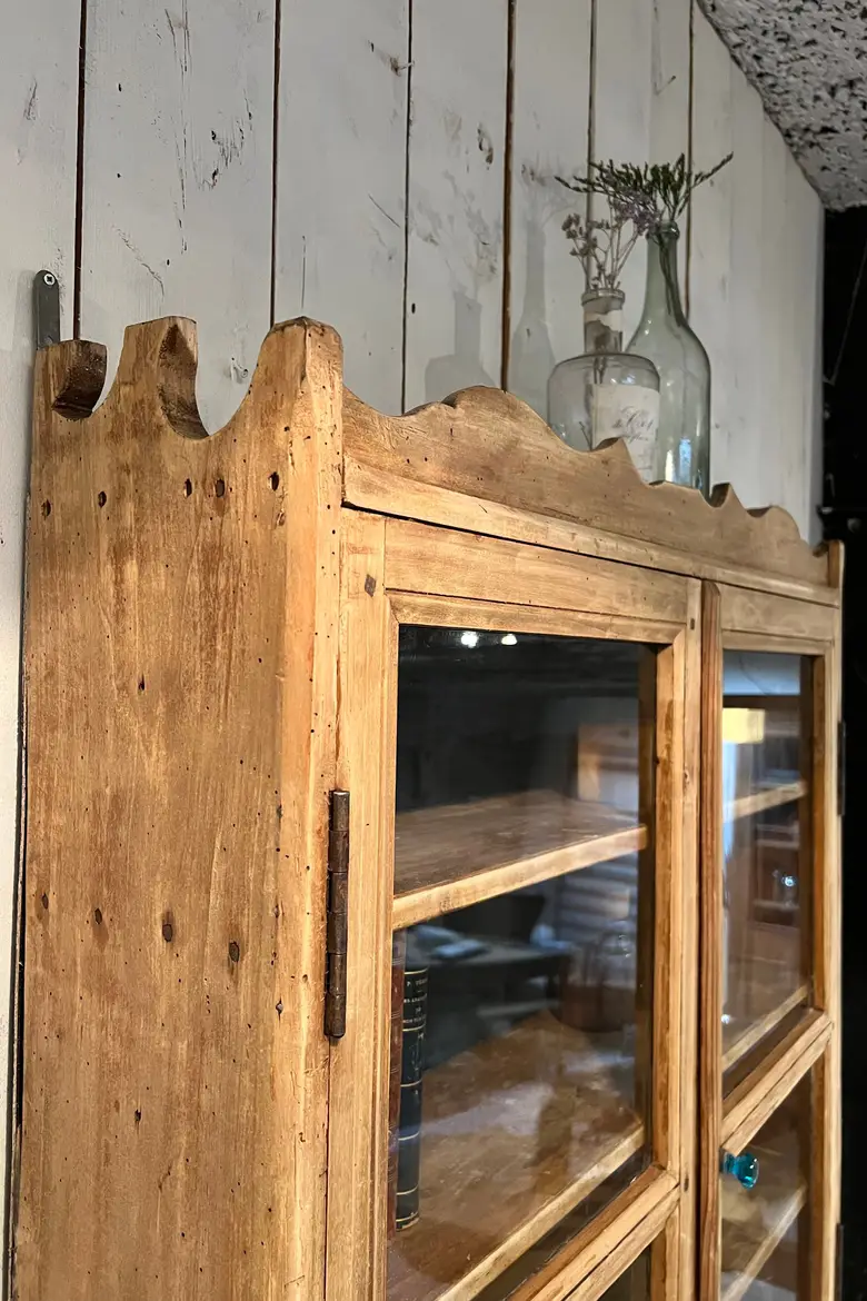 Vitrine d’épicerie en bois à suspendre 1920