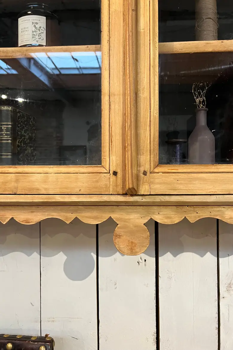Vitrine d’épicerie en bois  à suspendre 1920