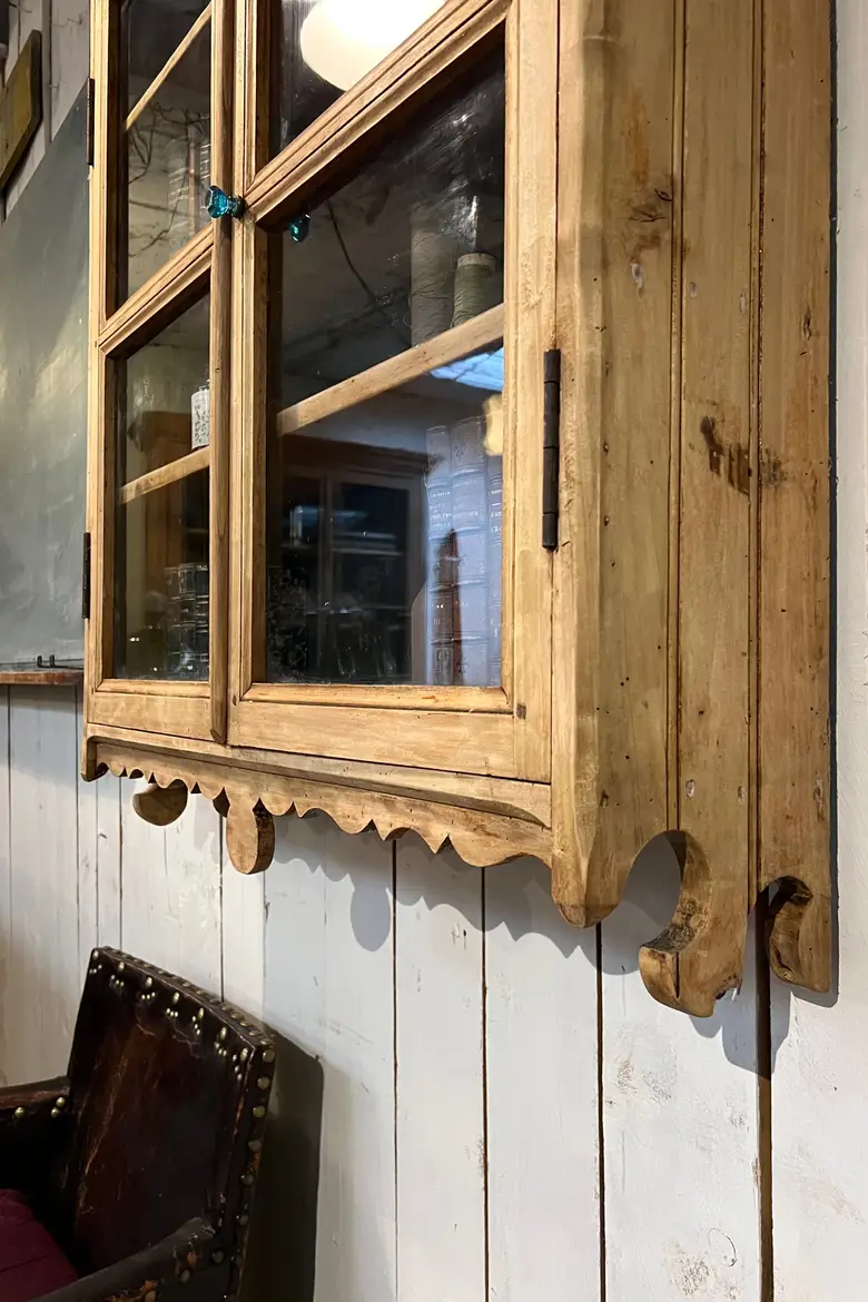 Vitrine d’épicerie en bois à suspendre 1920