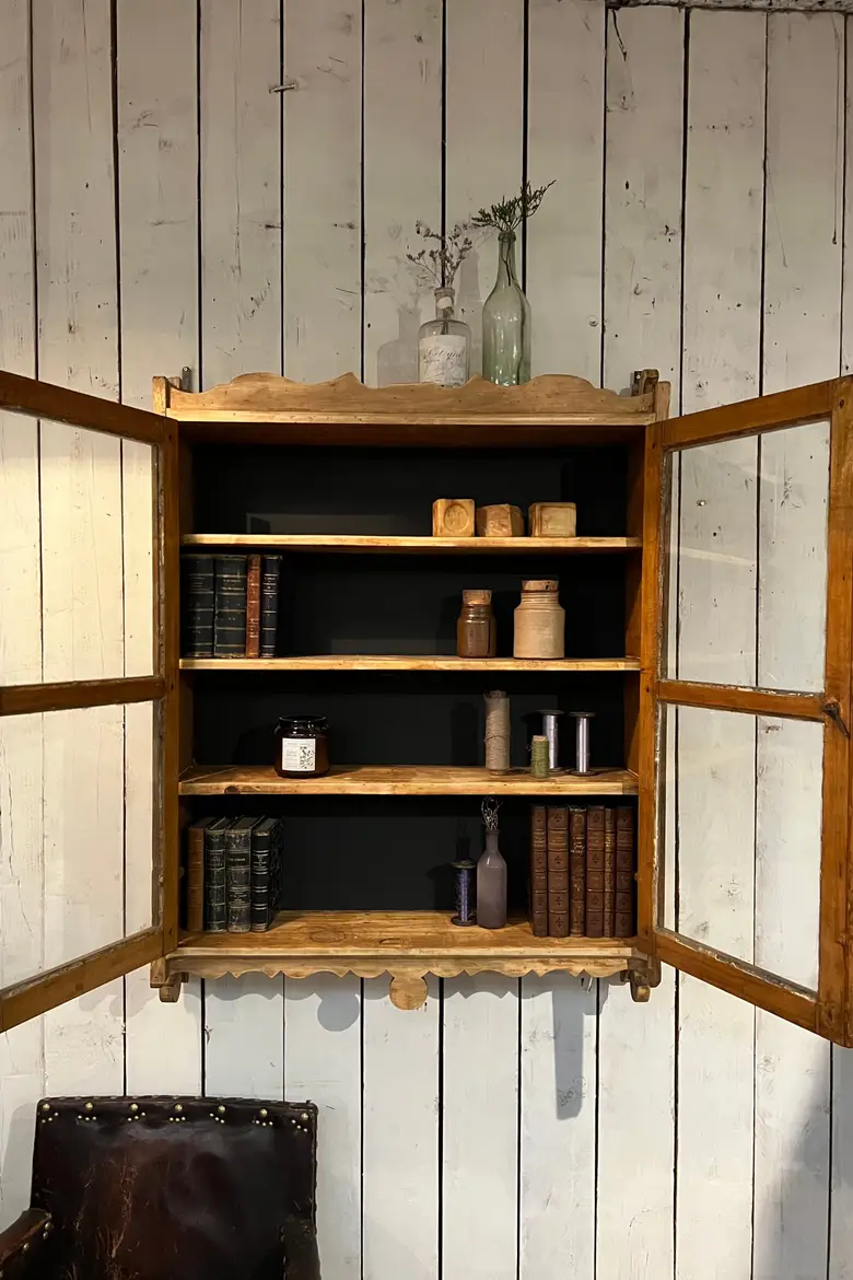 Vitrine d’épicerie en bois à suspendre 1920