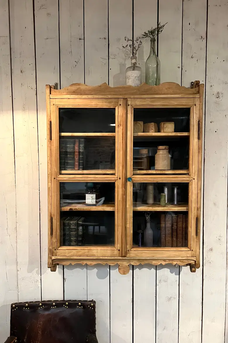 Vitrine d’épicerie en bois à suspendre 1920