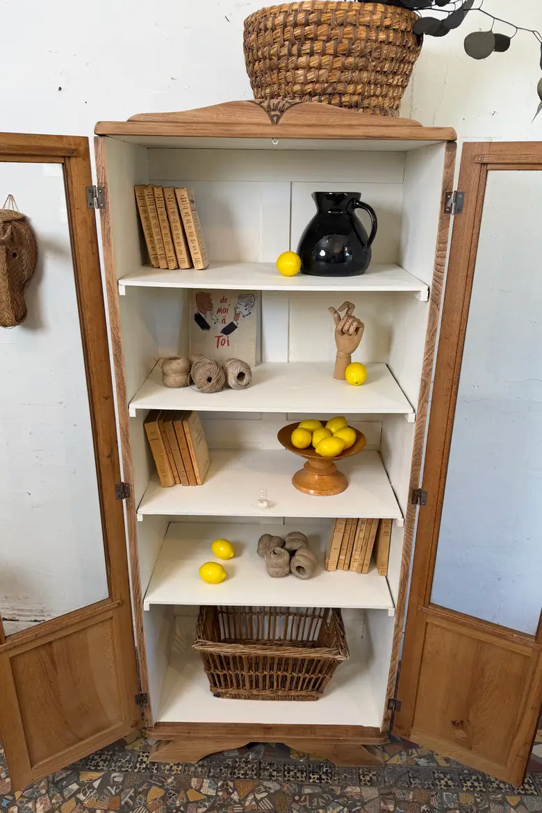 Vitrine des années 50 en chêne — Vitrine des années 50 en chêne