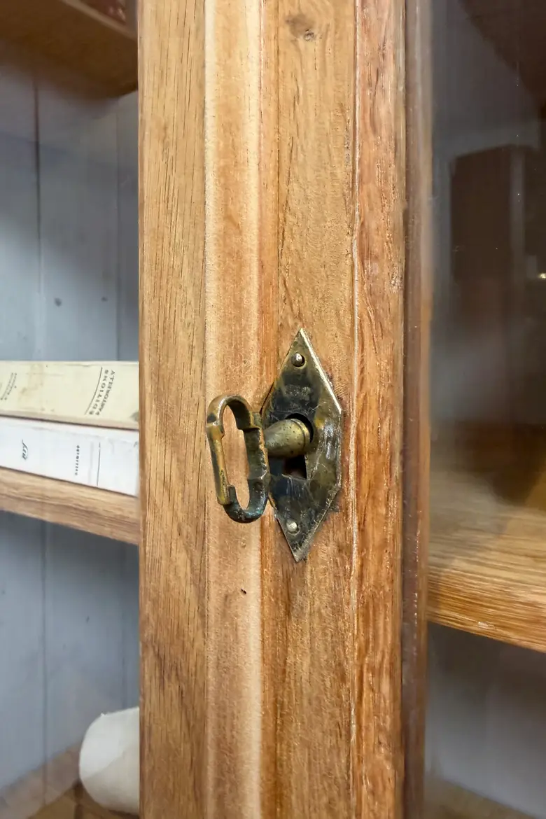 Vitrine des années 50 en chêne