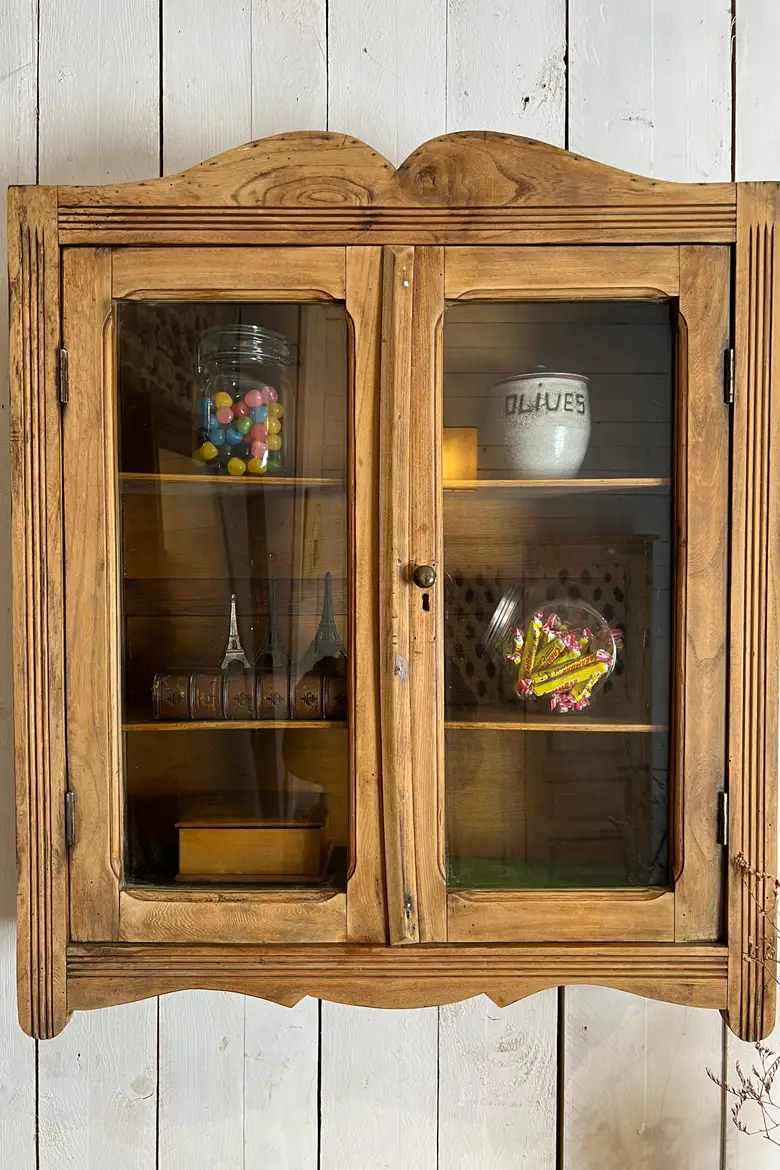 Vitrine murale en sapin