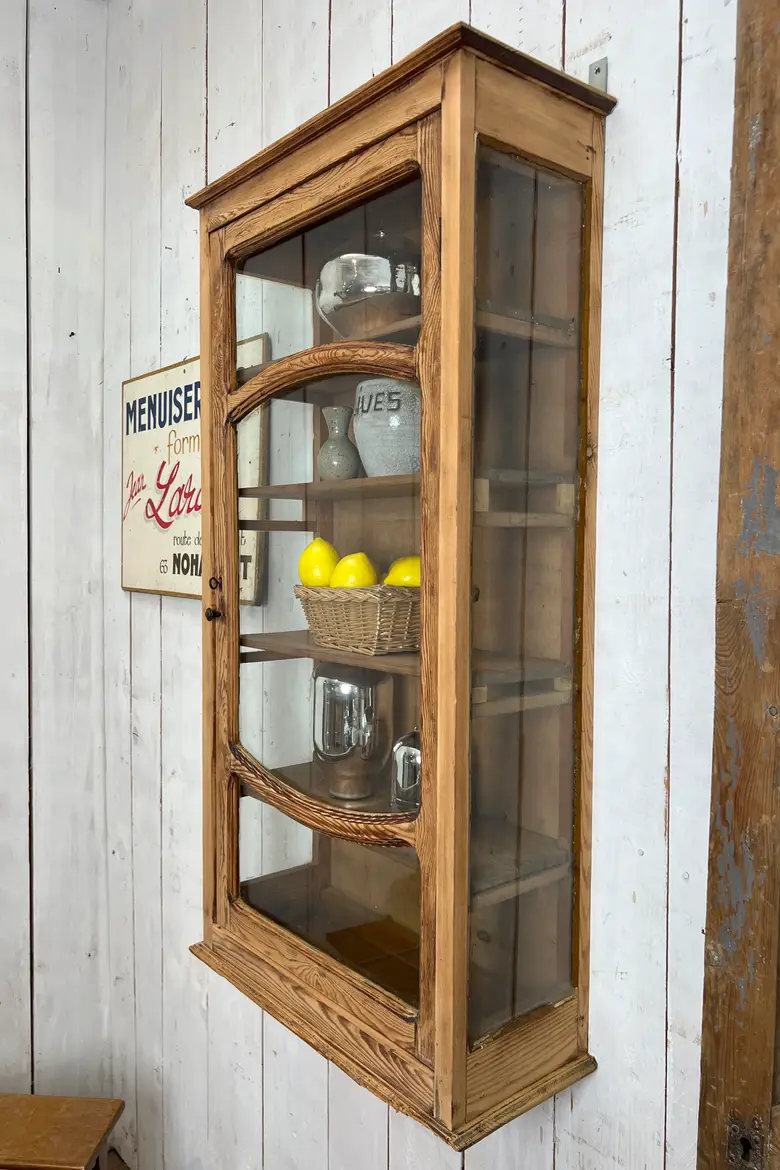 Vitrine murale en sapin