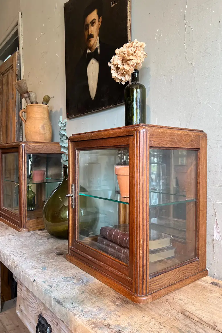 Vitrines Art Deco en chêne Années 30