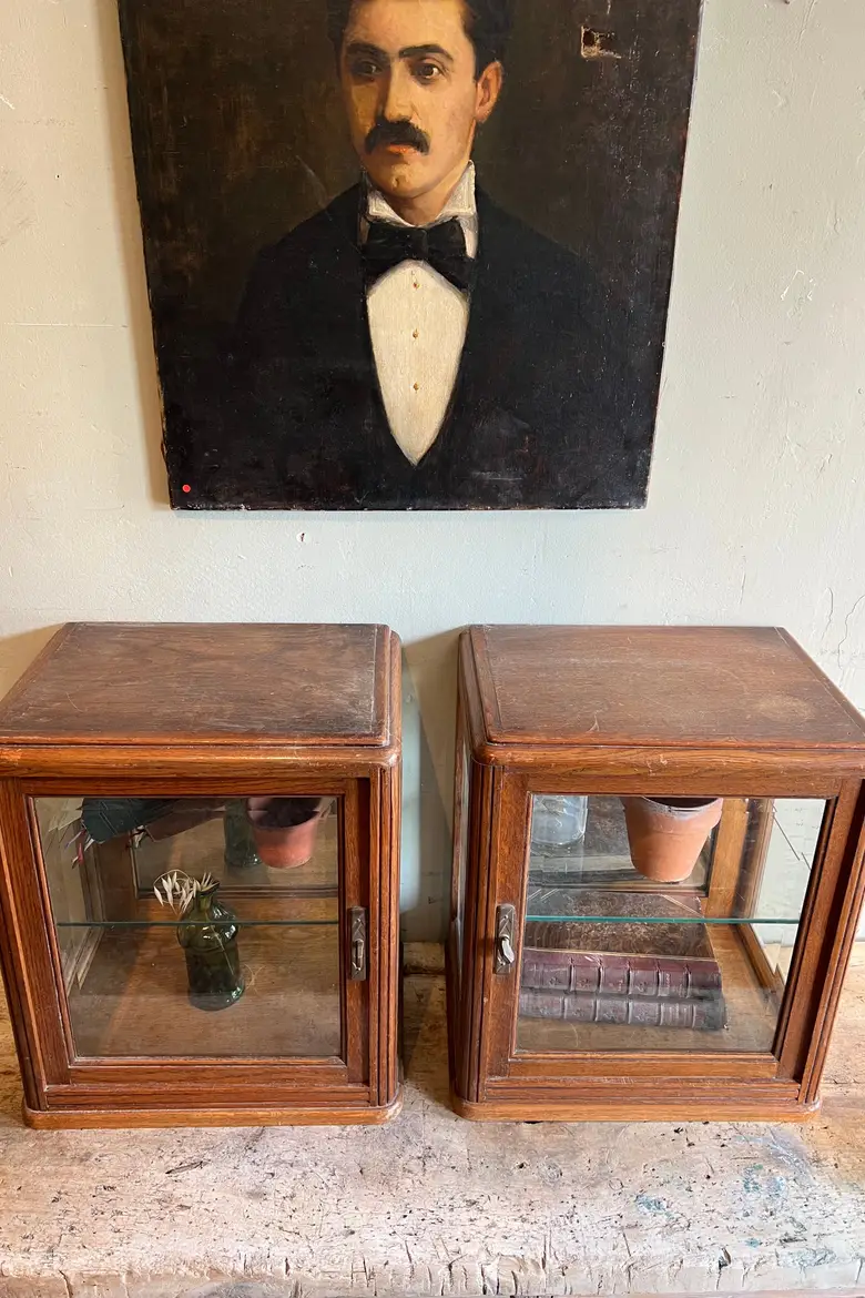 Vitrines Art Deco en chêne Années 30