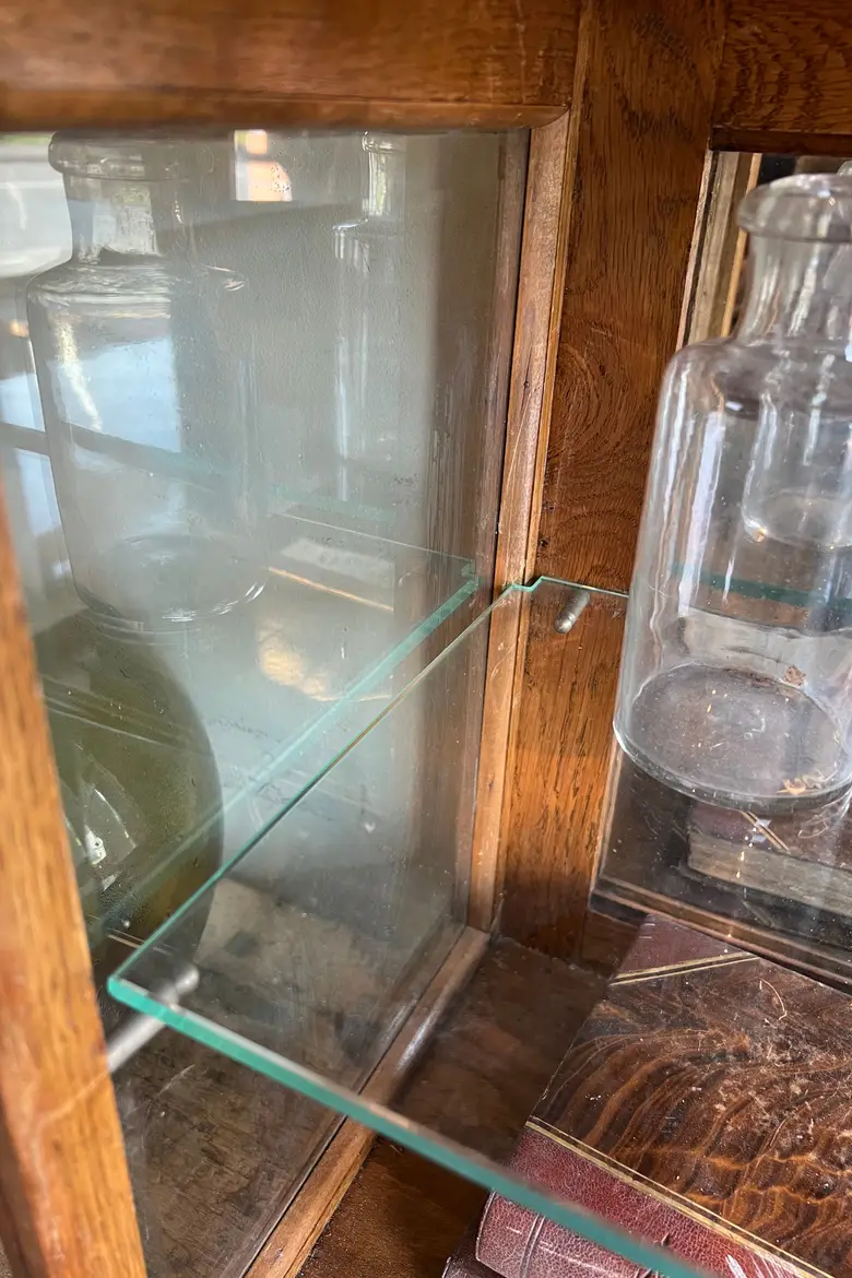 Vitrines Art Deco en chêne Années 30