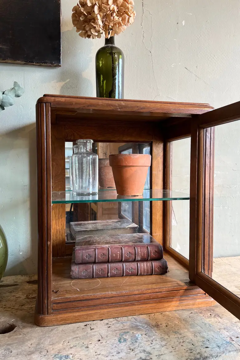 Vitrines Art Deco en chêne Années 30