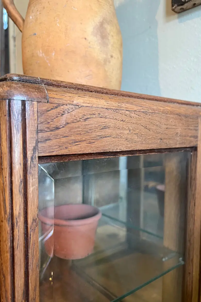 Vitrines Art Deco en chêne Années 30